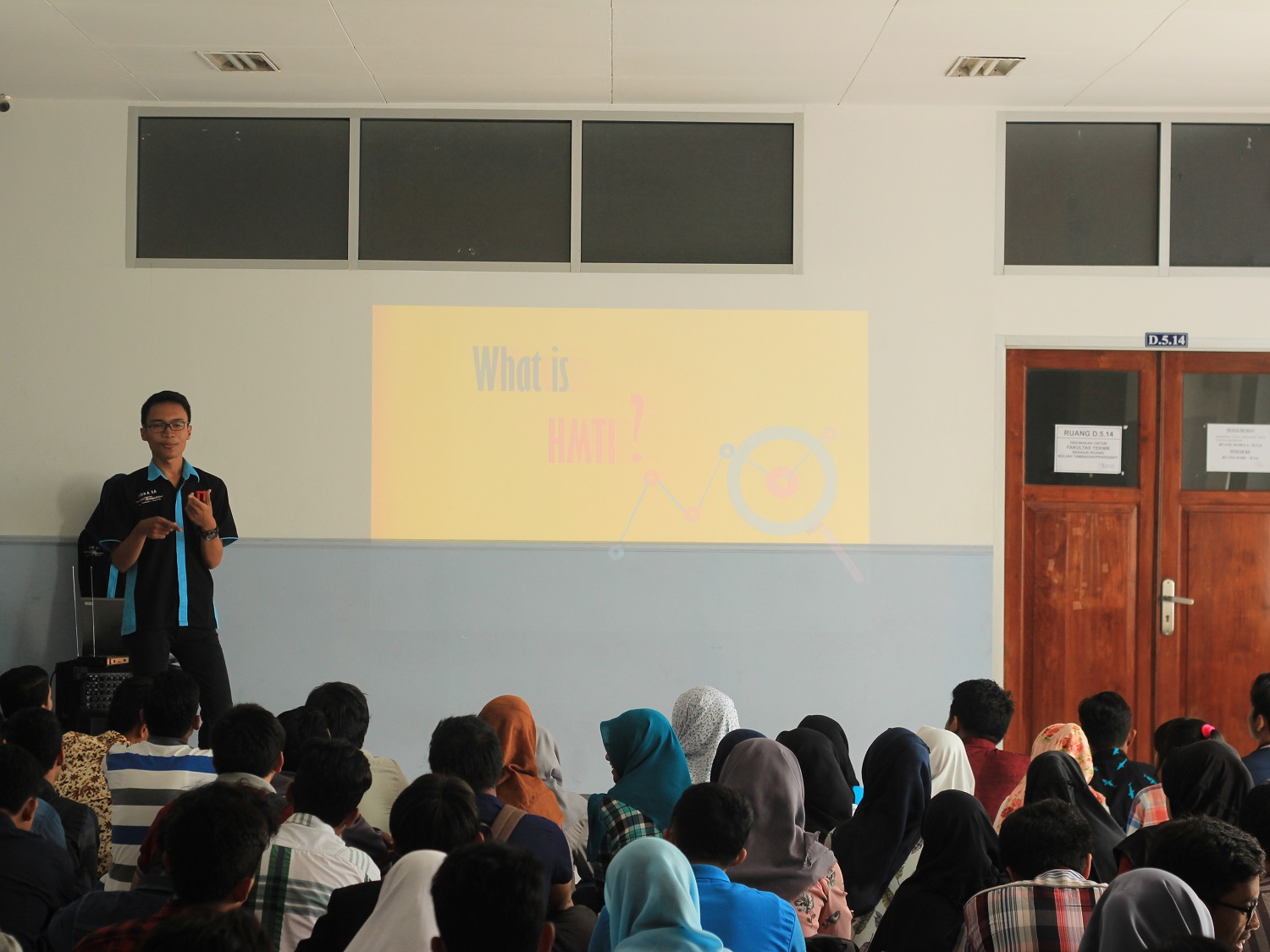 Presentasi pengenalan HMTI oleh Ketua Umum, Indra Sukma Ananta