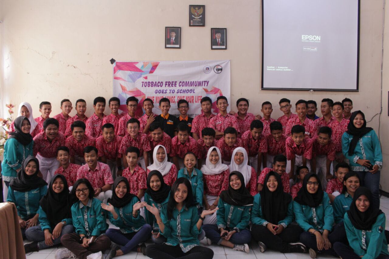 Foto bersama seluruh siswa-siswi SMK 8 Semarang yang mengikuti acara Goes To School