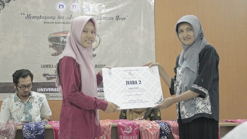 Pemenang Juara II Lomba Batik