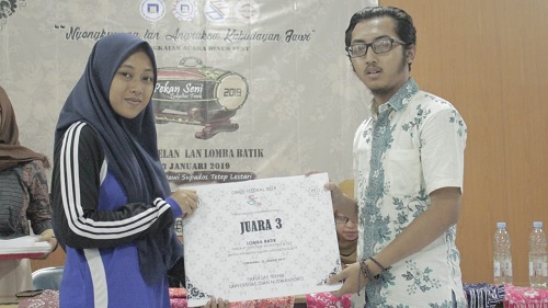 Pemenang Juara III Lomba Batik