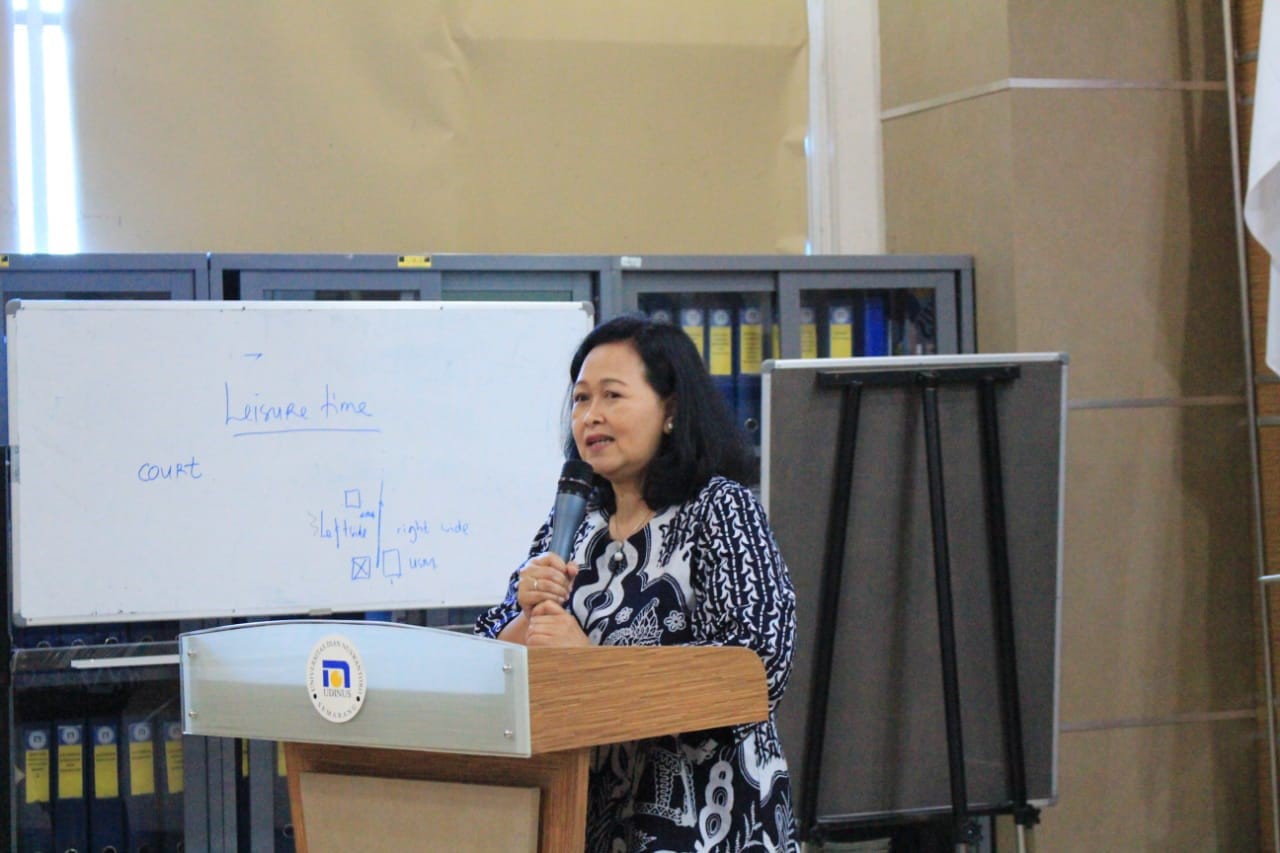 Sambutan Oleh Ibu Dr.Kusni Ingsih MM, selaku Wakil Rektor III Bidang Kemahasiswaan