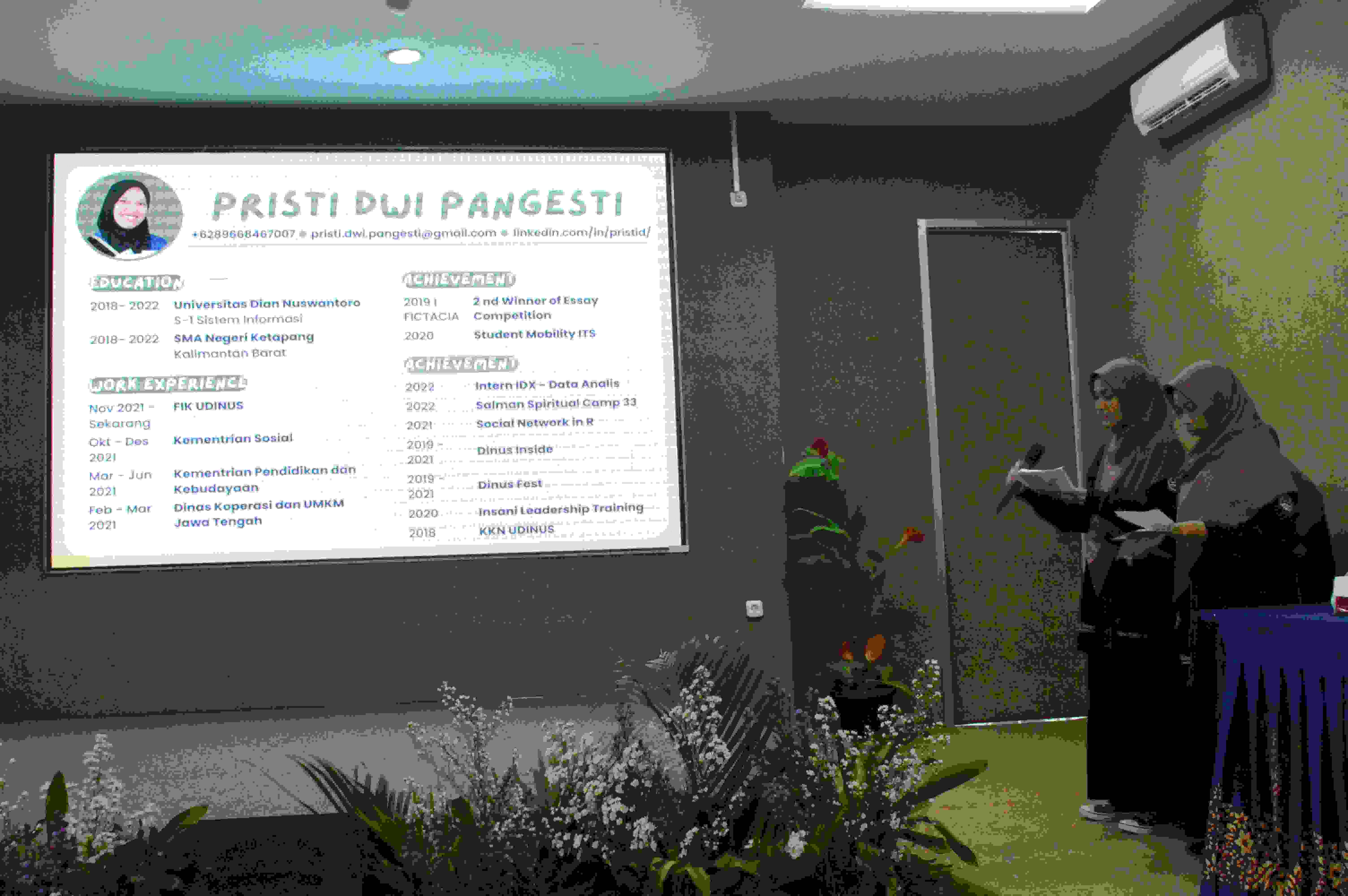 Pembacaan CV Moderator oleh MC