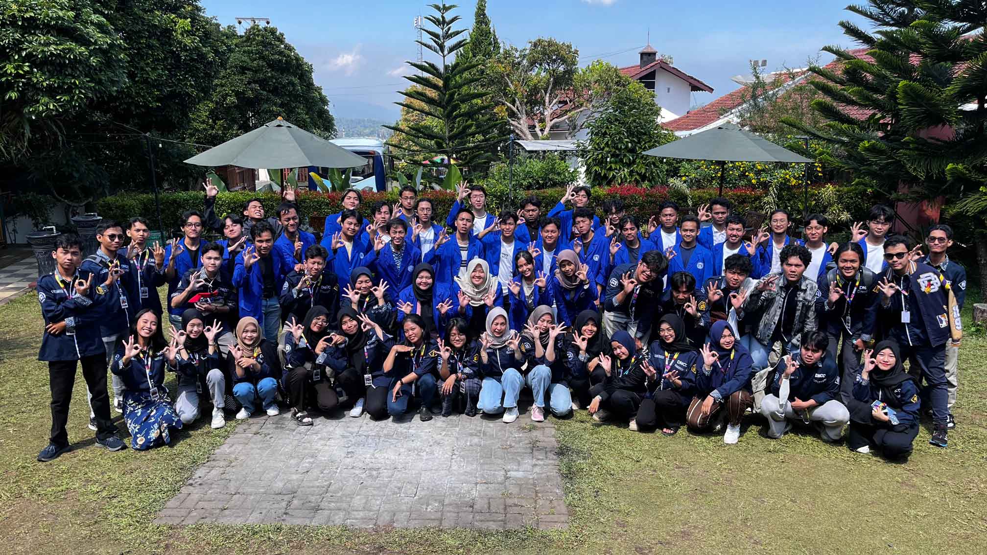 Sesi foto bersama acara pembekalan pengurus baru