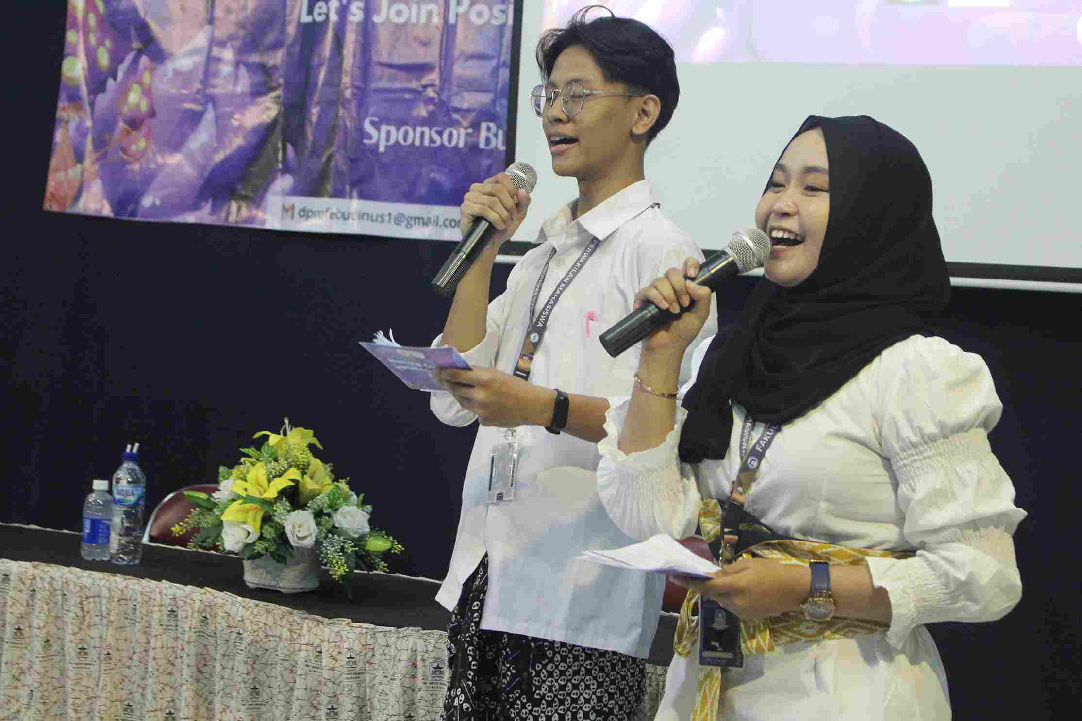 Pembukaan oleh MC di SMA Institut Indonesia