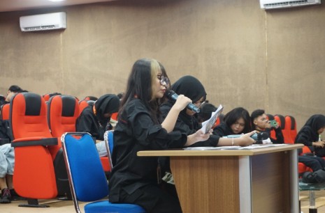 Sesi Tanya Jawab Oleh Alumni dan Anggota HM DKV