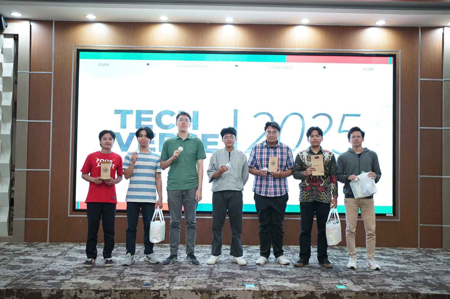 Awarding kepada peserta 