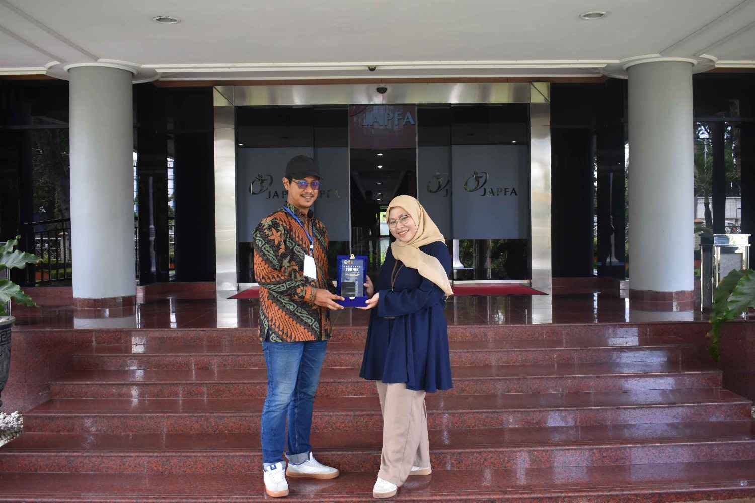 KUNJUNGAN INDUSTRI
