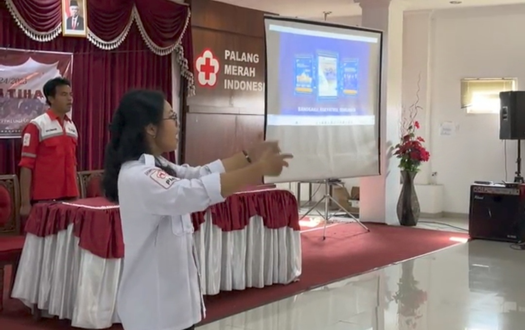 Pembukaan, Menyanyikan Lagu Indonesia Raya, Hymne UDINUS, Mars PMI (Day 1)