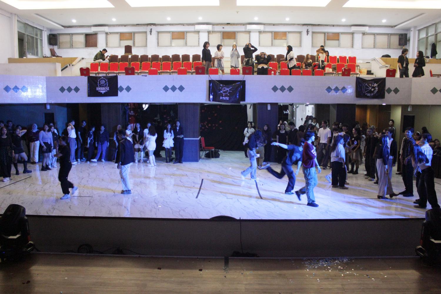 RANDOM PLAY DANCE COMPETITION
