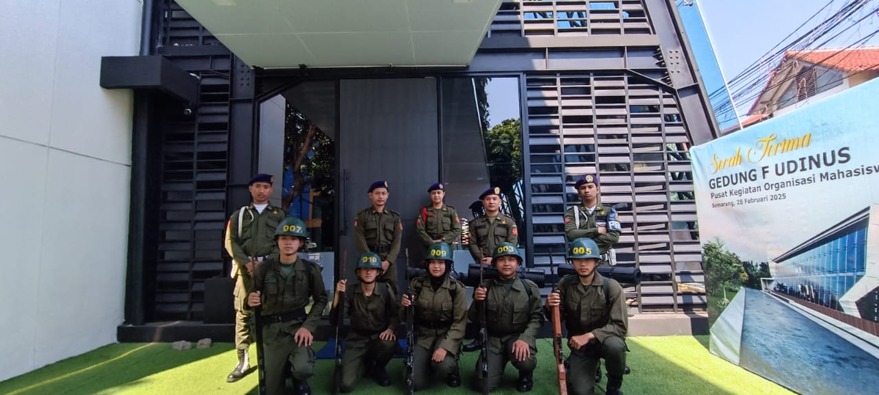 Foto Bersama Pembukaan di Universitas Dian Nuswantoro 