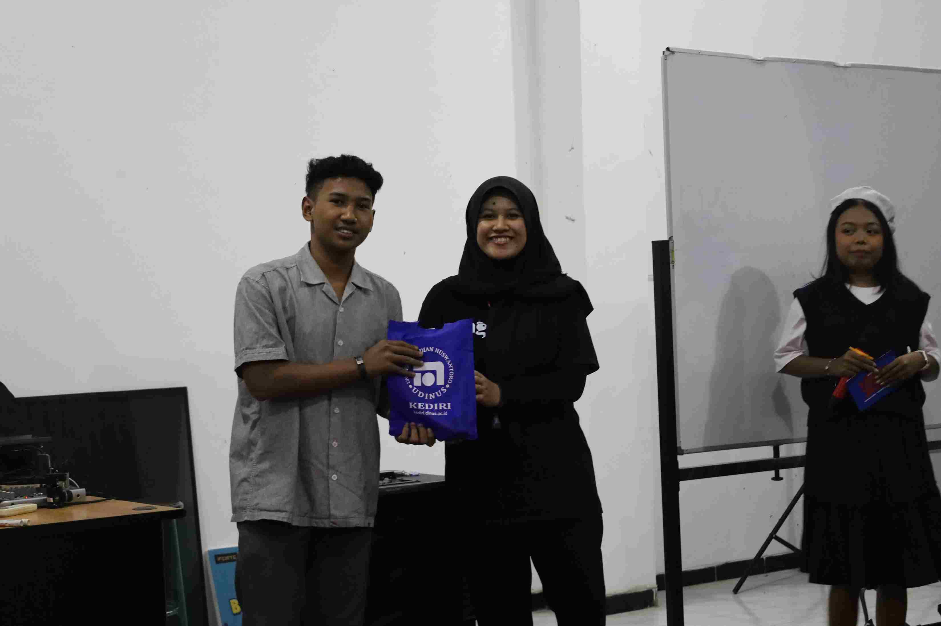 Workshop Kamera Lubang Jarum