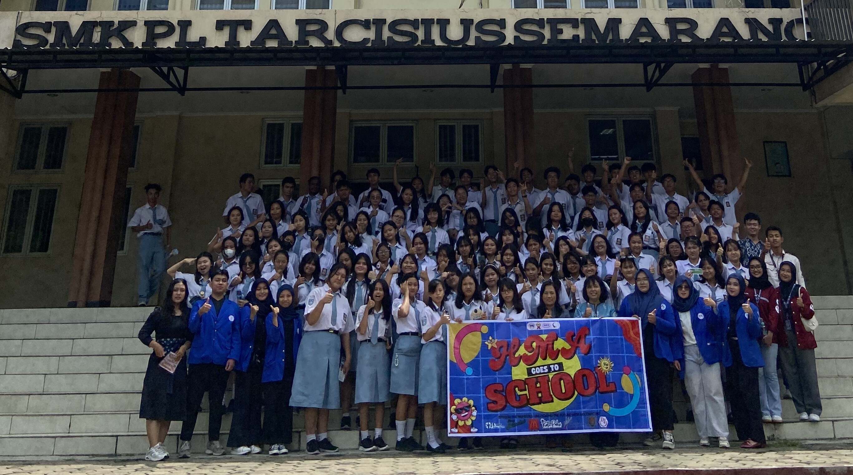 Foto bersama dan Konten tiktok