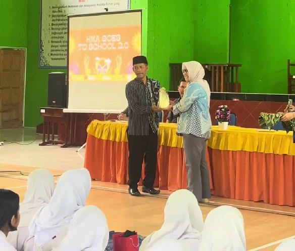 Penyerahan plakat