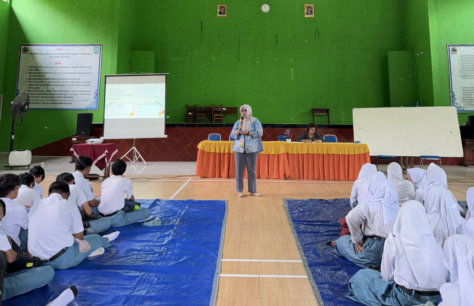 Pemaparan materi dosen