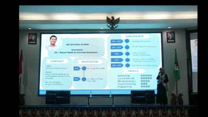 Pembacaan CV Pemateri Kedua yaitu Bapak Oki Setiono, M.Kom