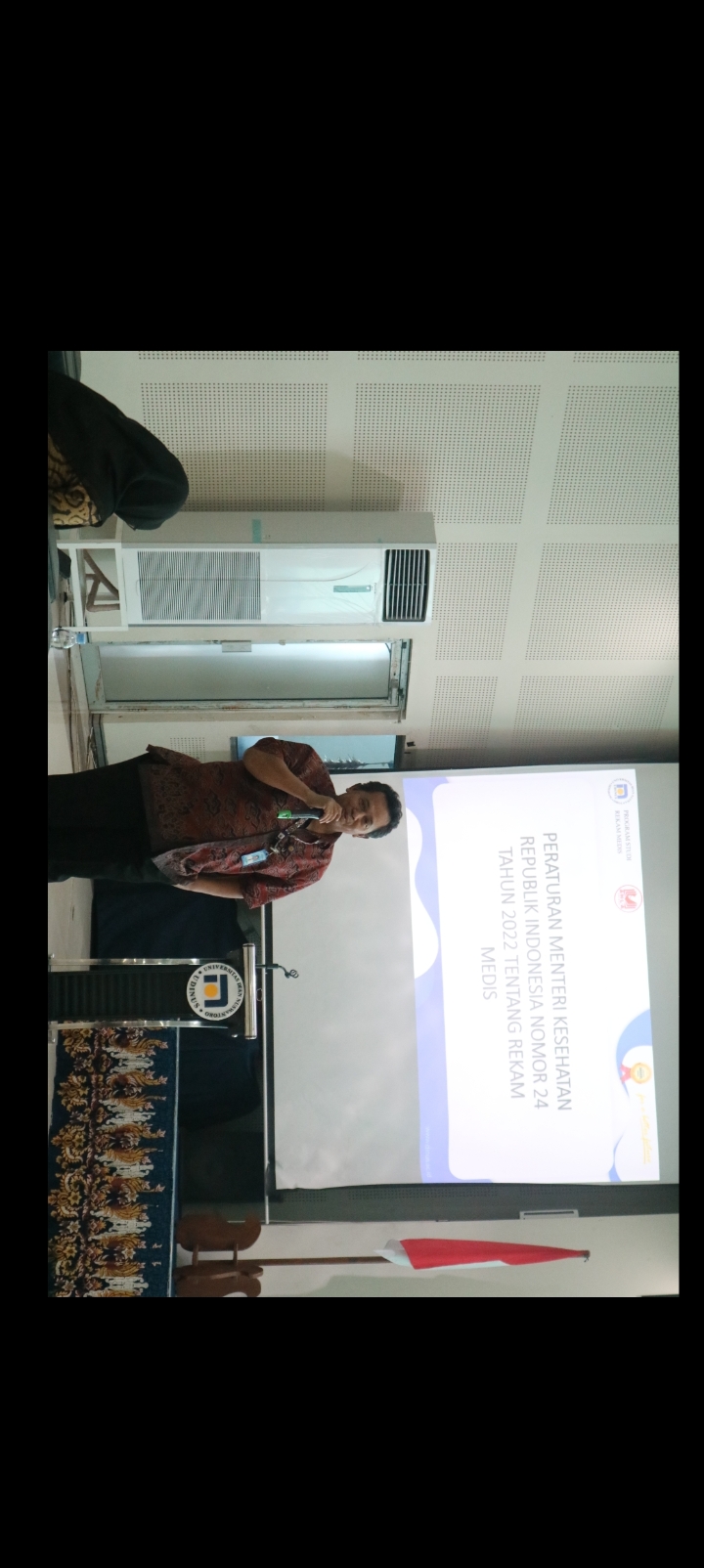 Penyampaian Materi Ketiga oleh Bapak Dr.dr.Zaenal Sugiyanto, M.Kes