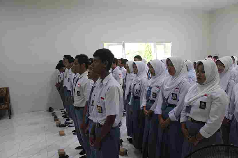 Goes To School