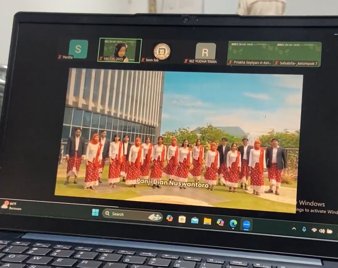 5. Menyanyikan Lagu Indonesia Raya dan Hymne Udinus
