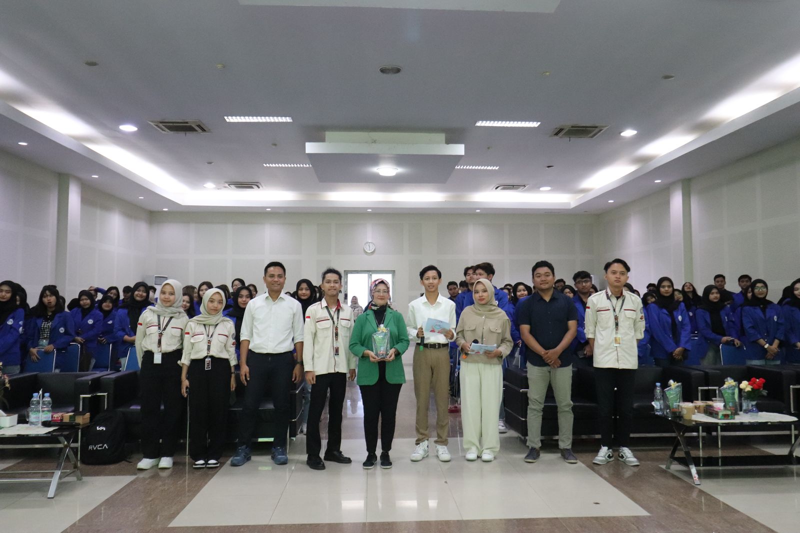 24. Foto Bersama