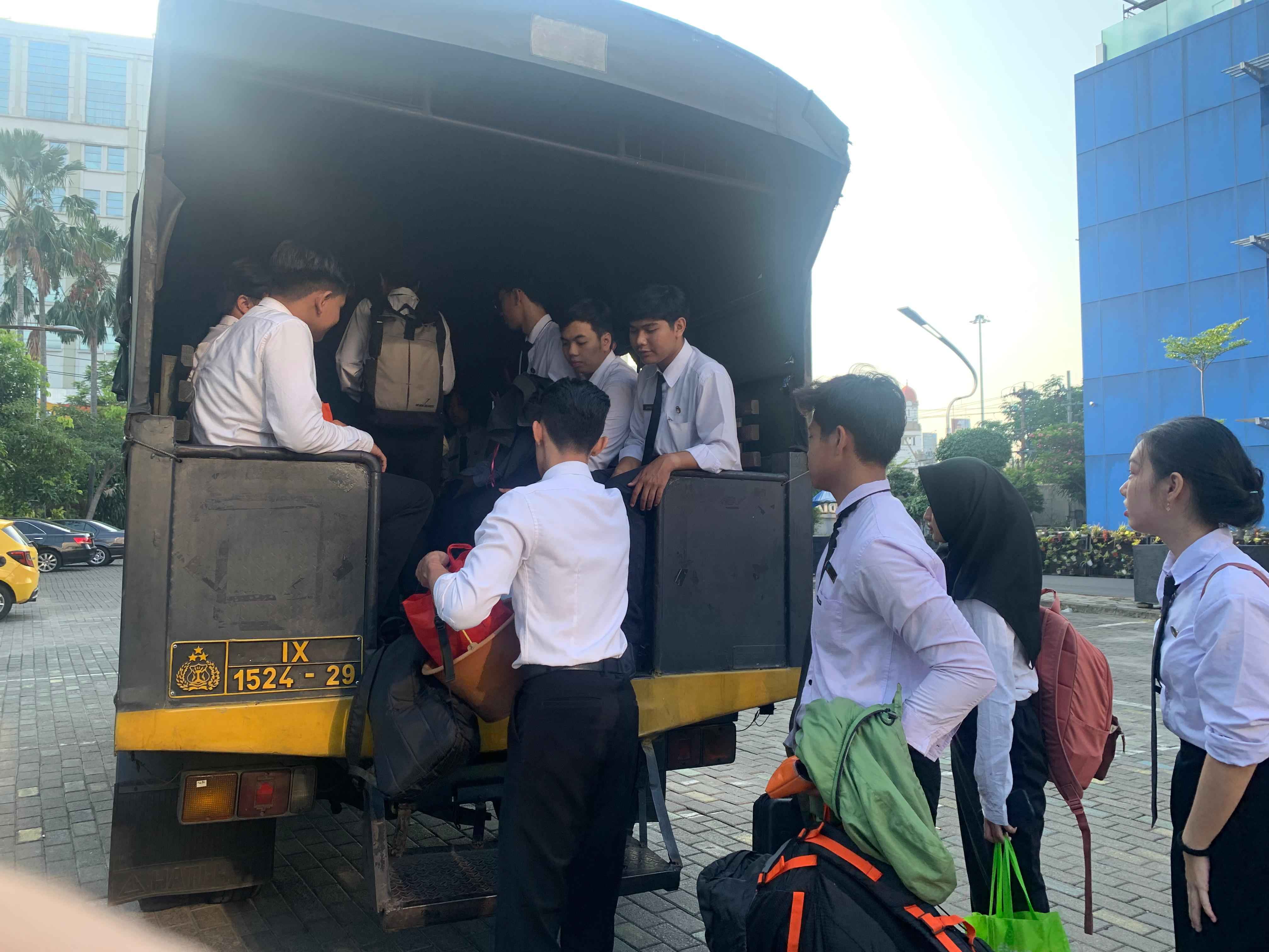 Keberangkatan Peserta