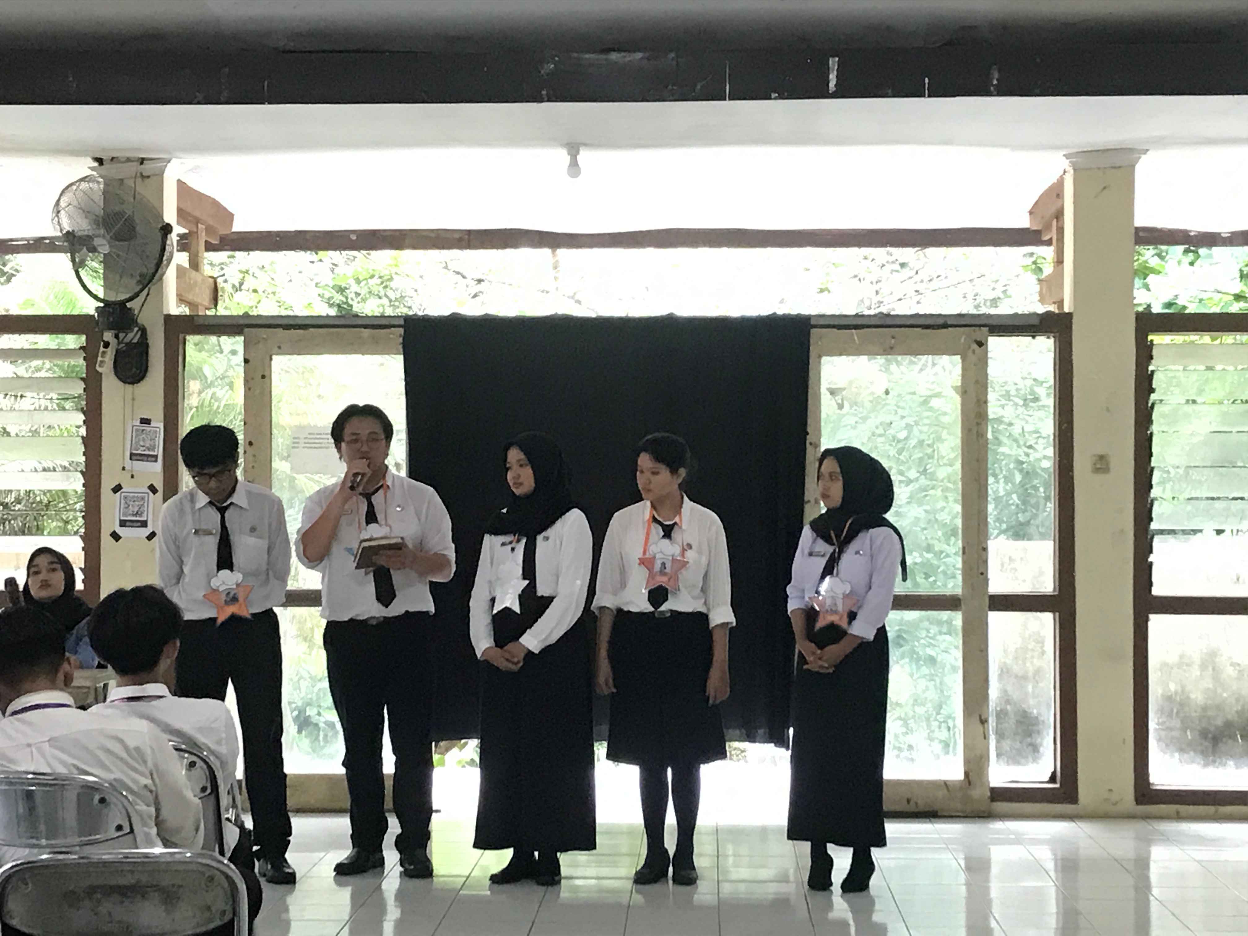 Brainstorming (Presentasi oleh Kelompok Chef)