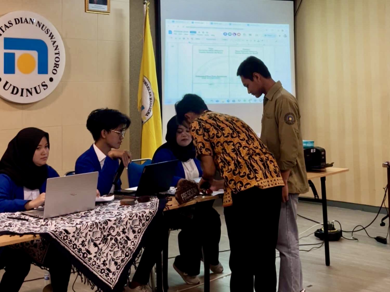 Pengesahan oleh Ketua Umum DPM