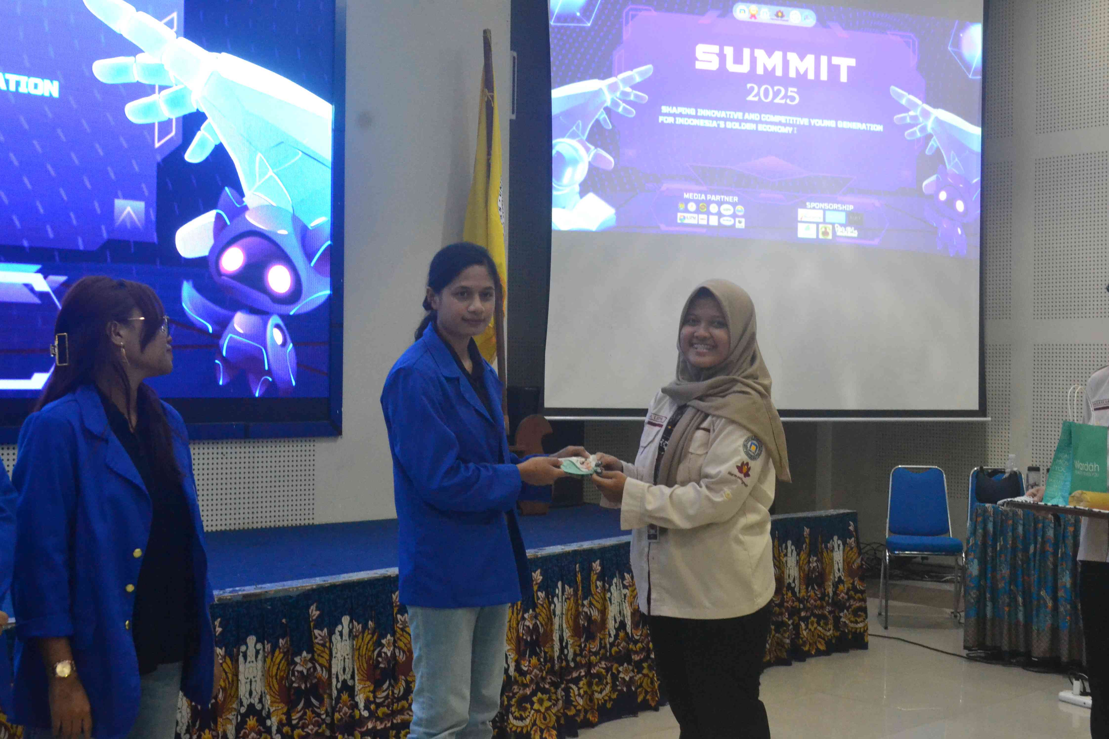 18. Pembagian Hadiah