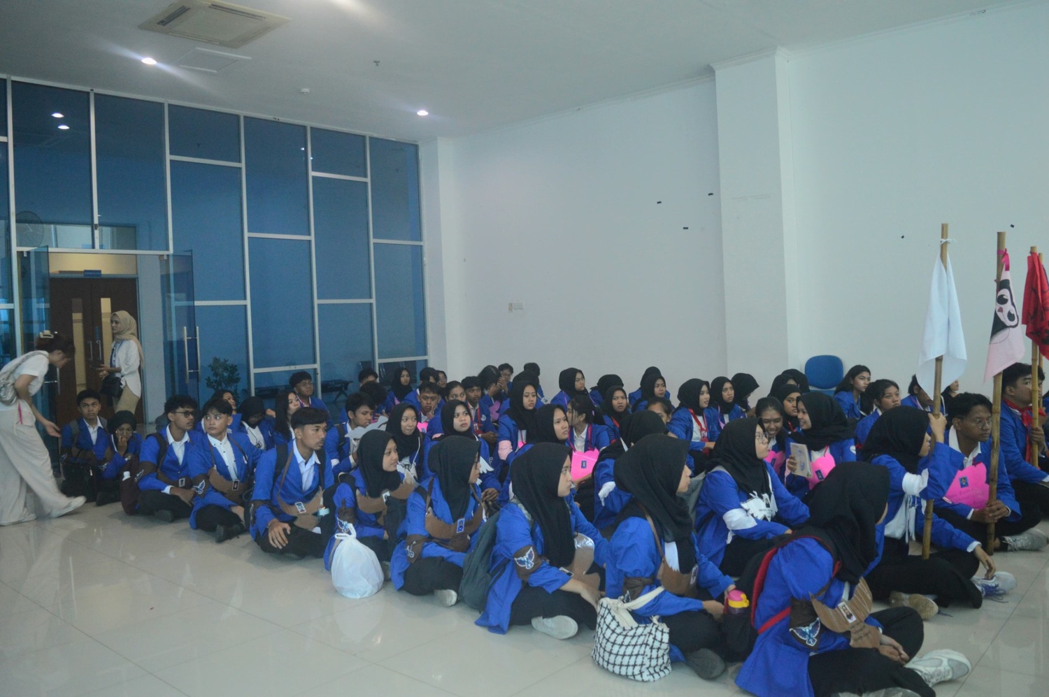 Istirahat dan Makan Siang Bersama
