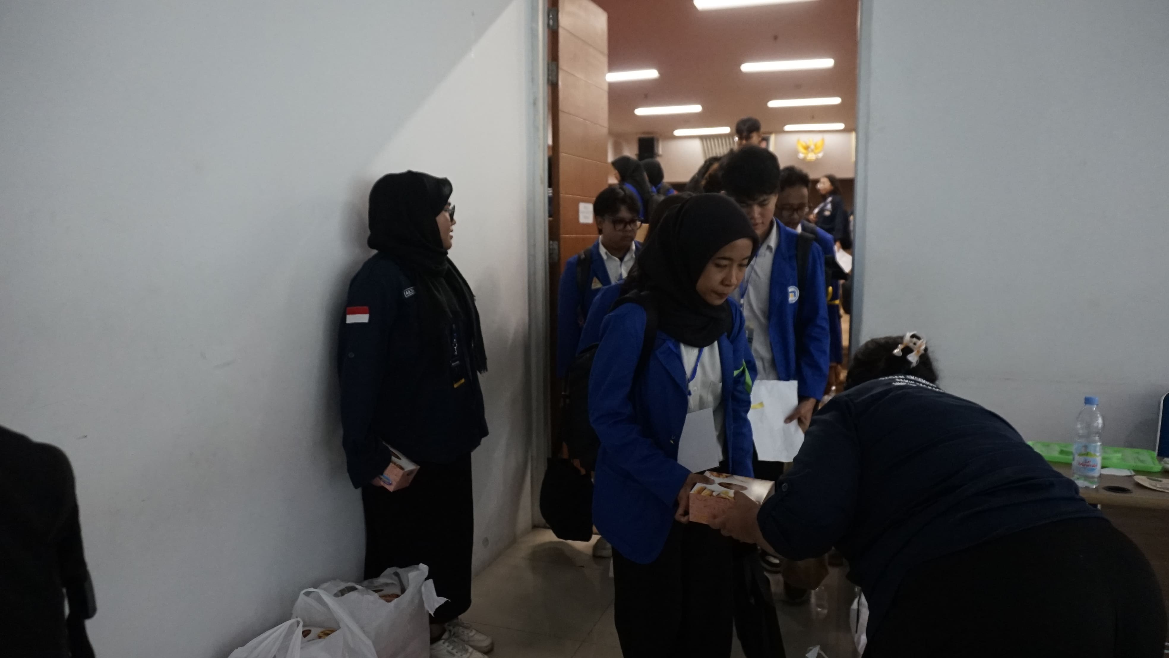 Persiapan peserta turun