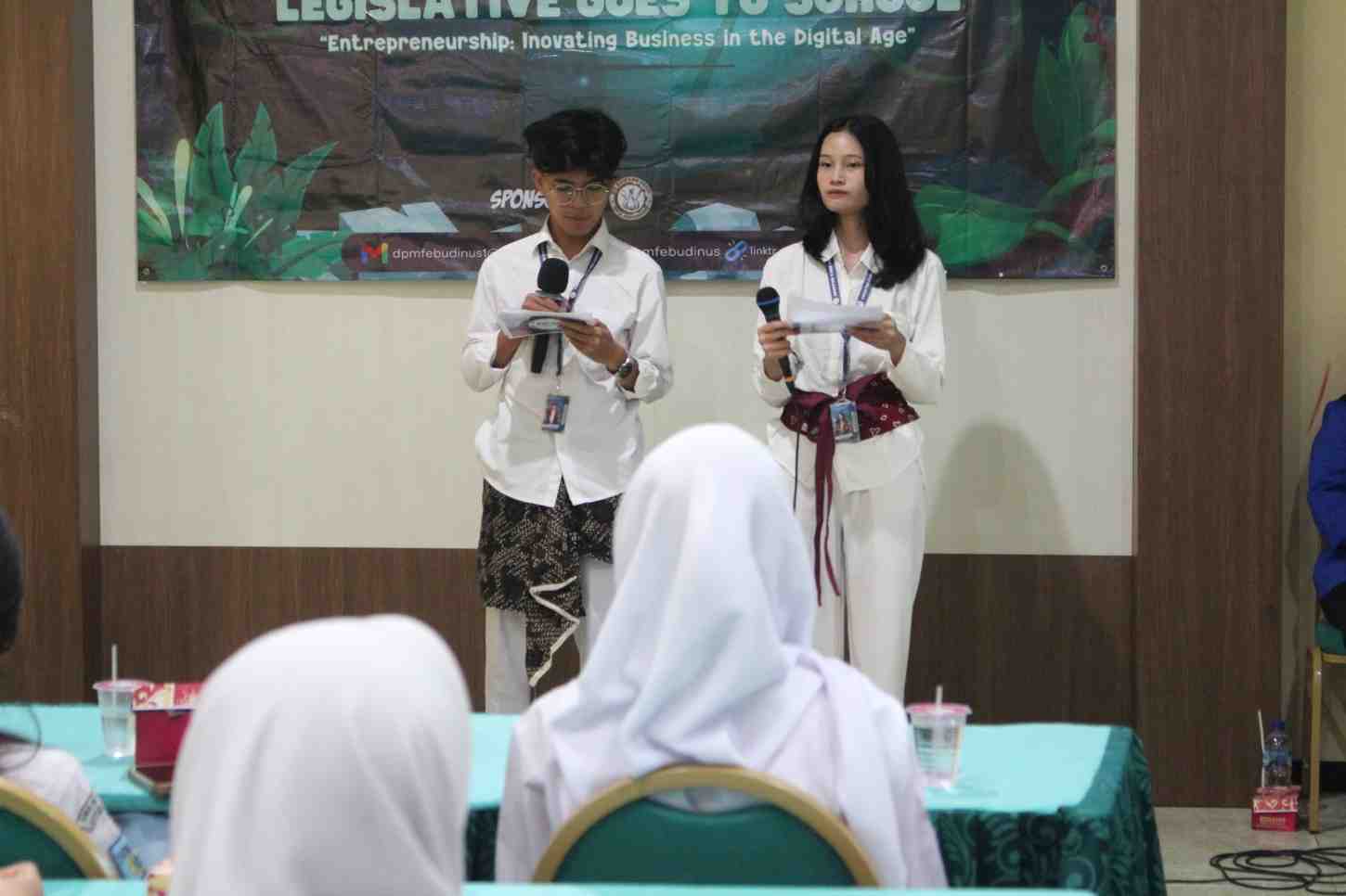 Pembukaan oleh MC