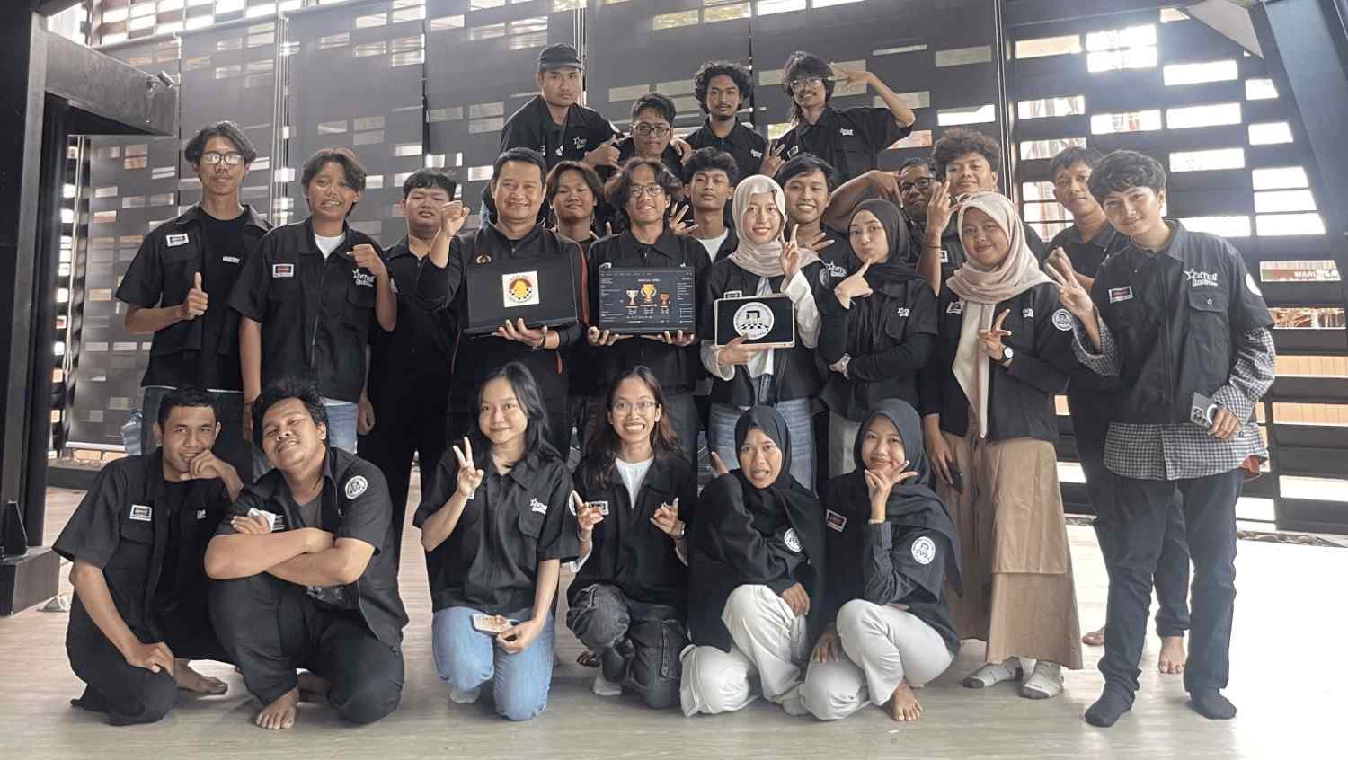 Penutupan dan Foto Bersama 