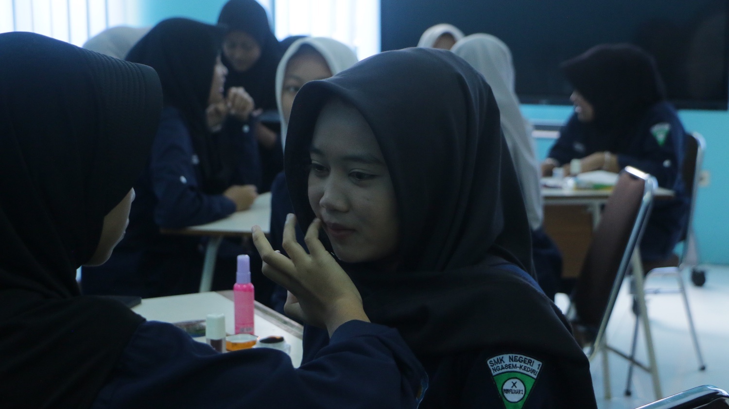 Materi dan praktik per-divisi