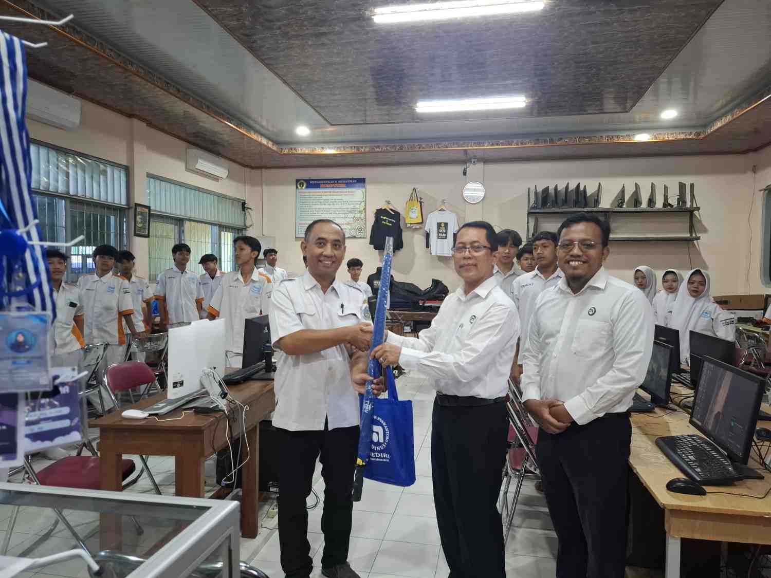 GOES TO SCHOOL BATCH 2