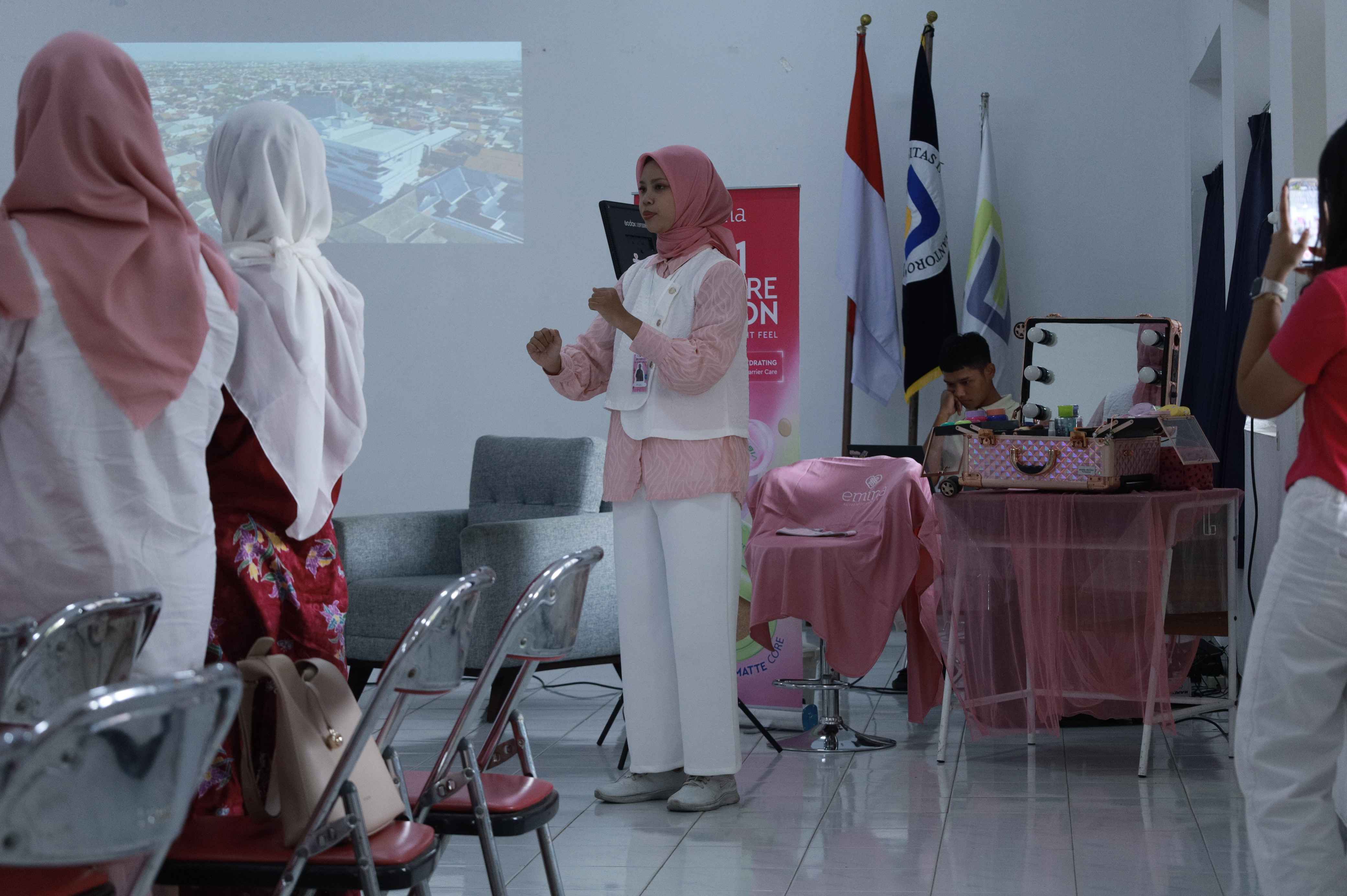 BEKSA DINUS X EMINA: BEAUTY CLASS