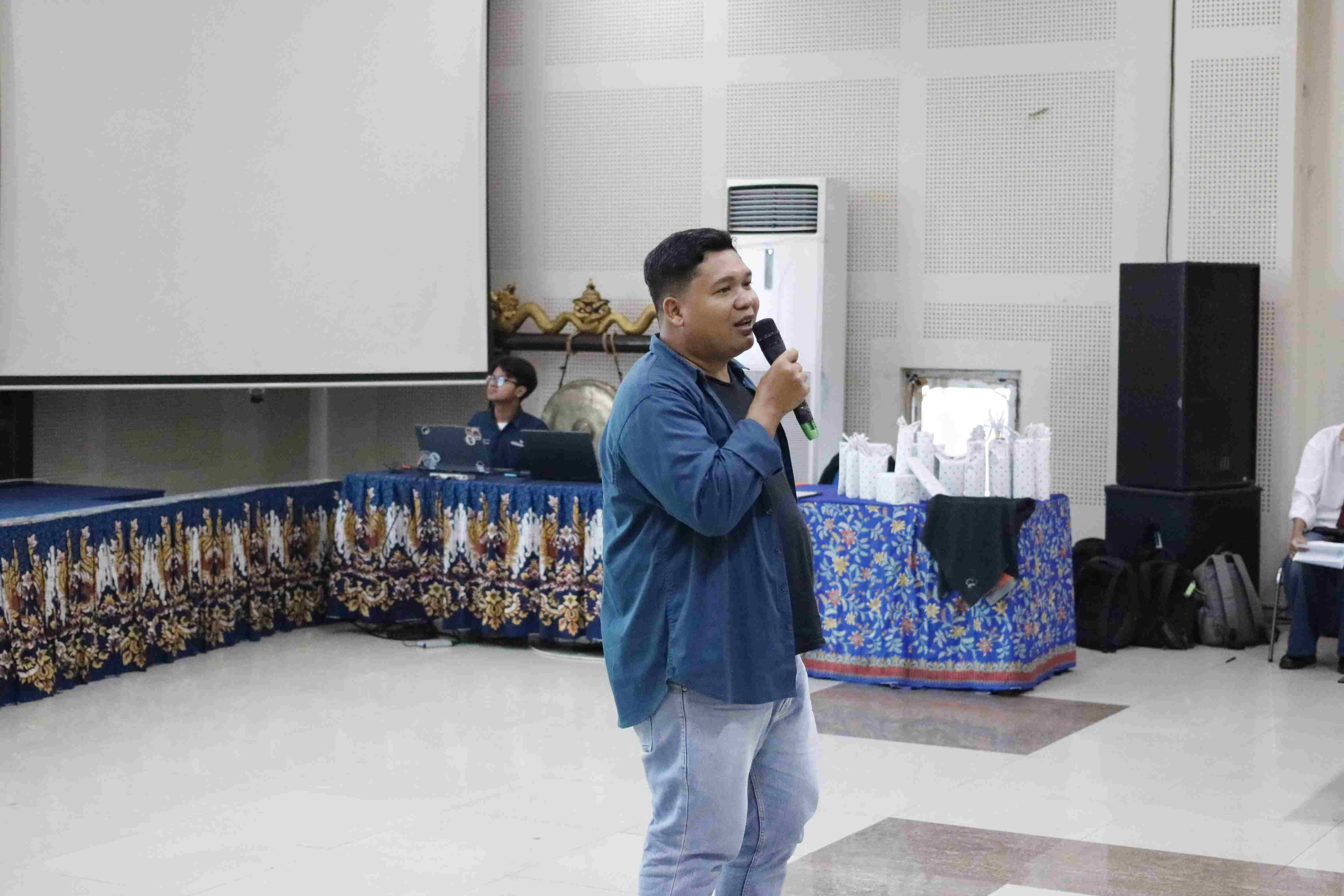 Sesi Seminar Pembicara 1