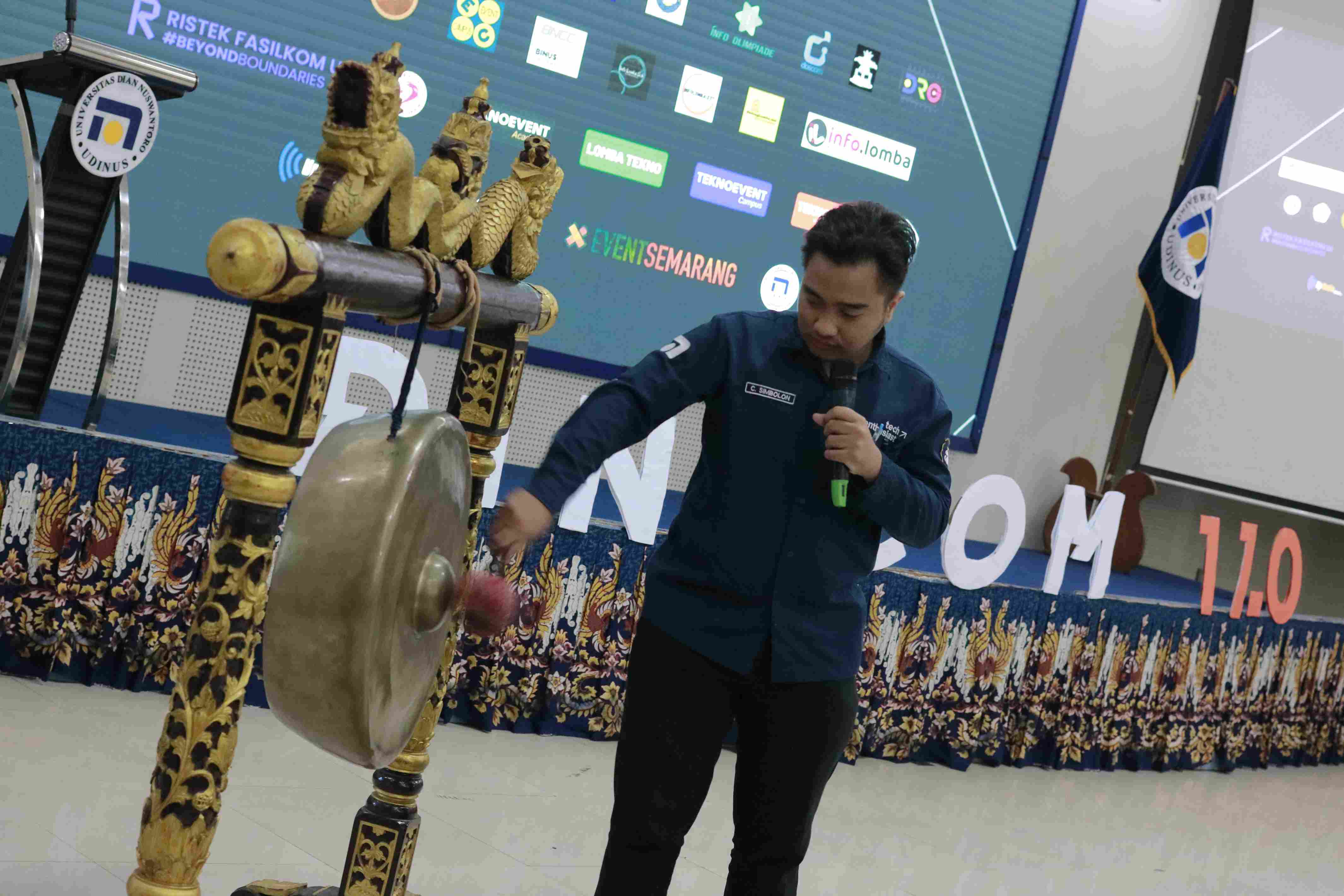 Pembukaan Secara Seremonial