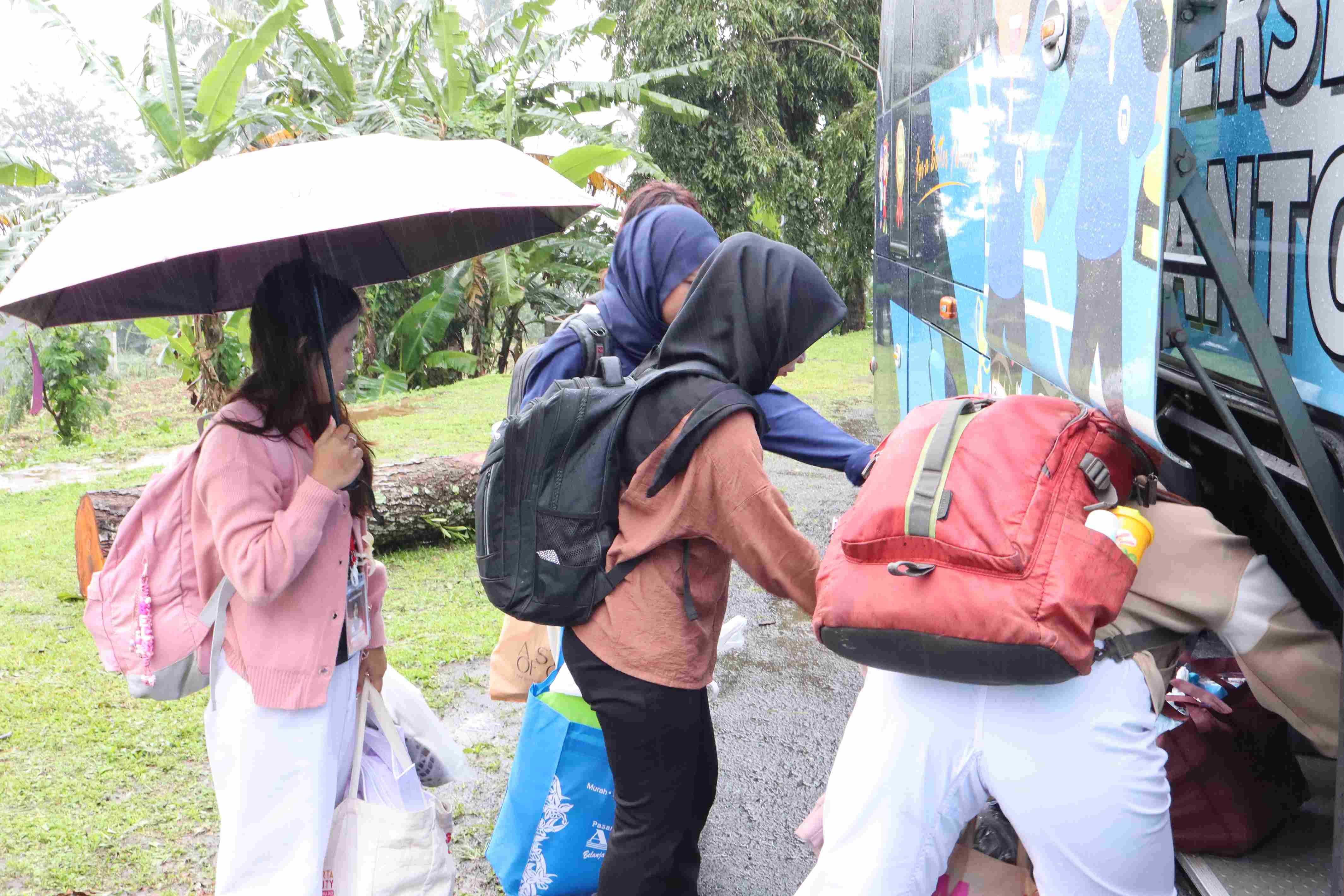 Kedatangan Peserta di Villa Pedalaman