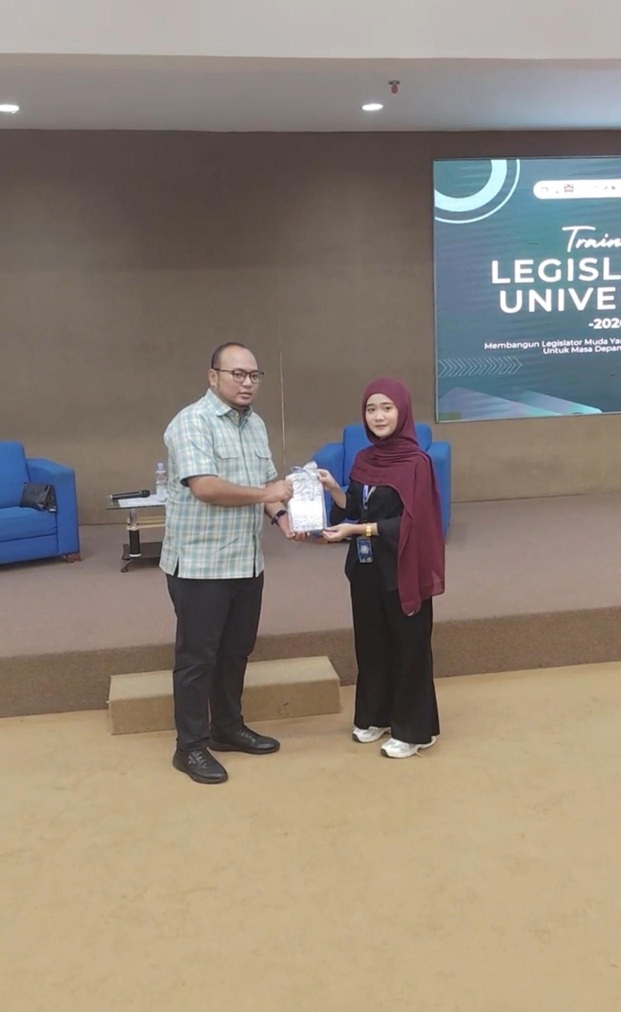 Training Legislative Universitas