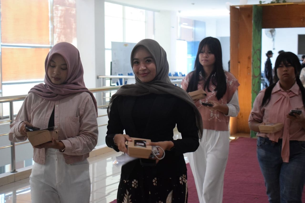 COMMUNICATION PARADISE