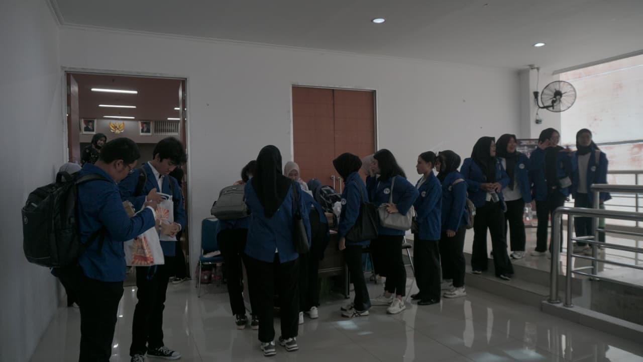 Presensi Peserta MRIT 2025 Sebelum Memasuki Ruangan H.7