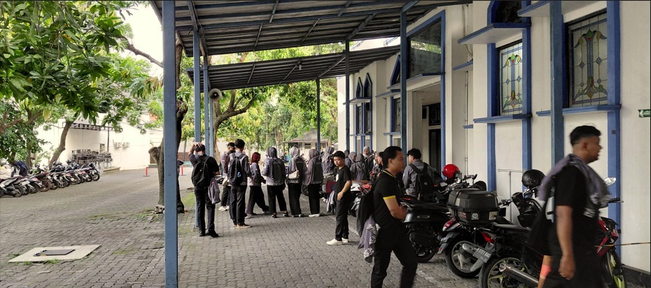 Goes To School