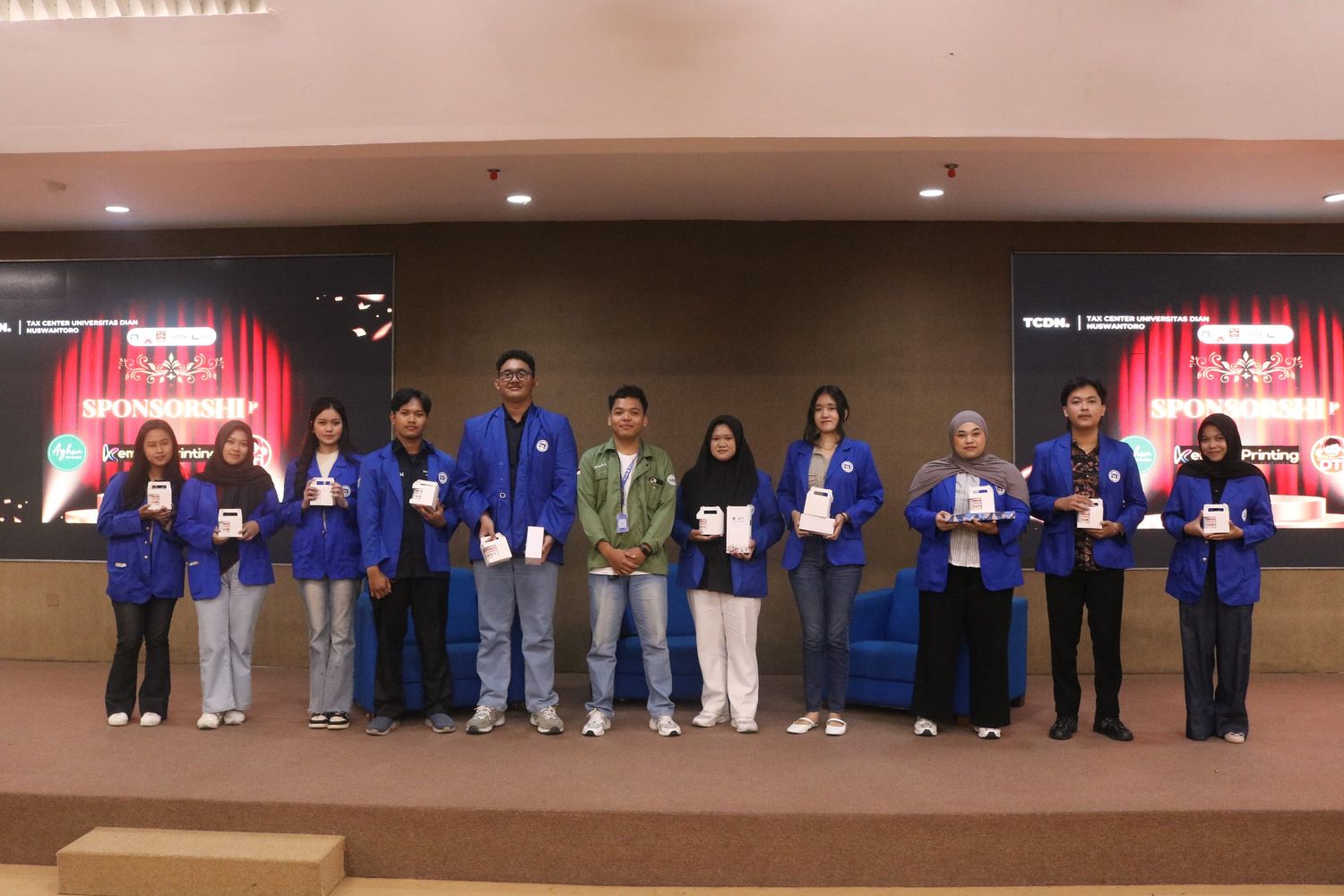 17. Penyerahan Hadiah Ice Breaking, Datang pertama dan Kuis untuk Peserta 