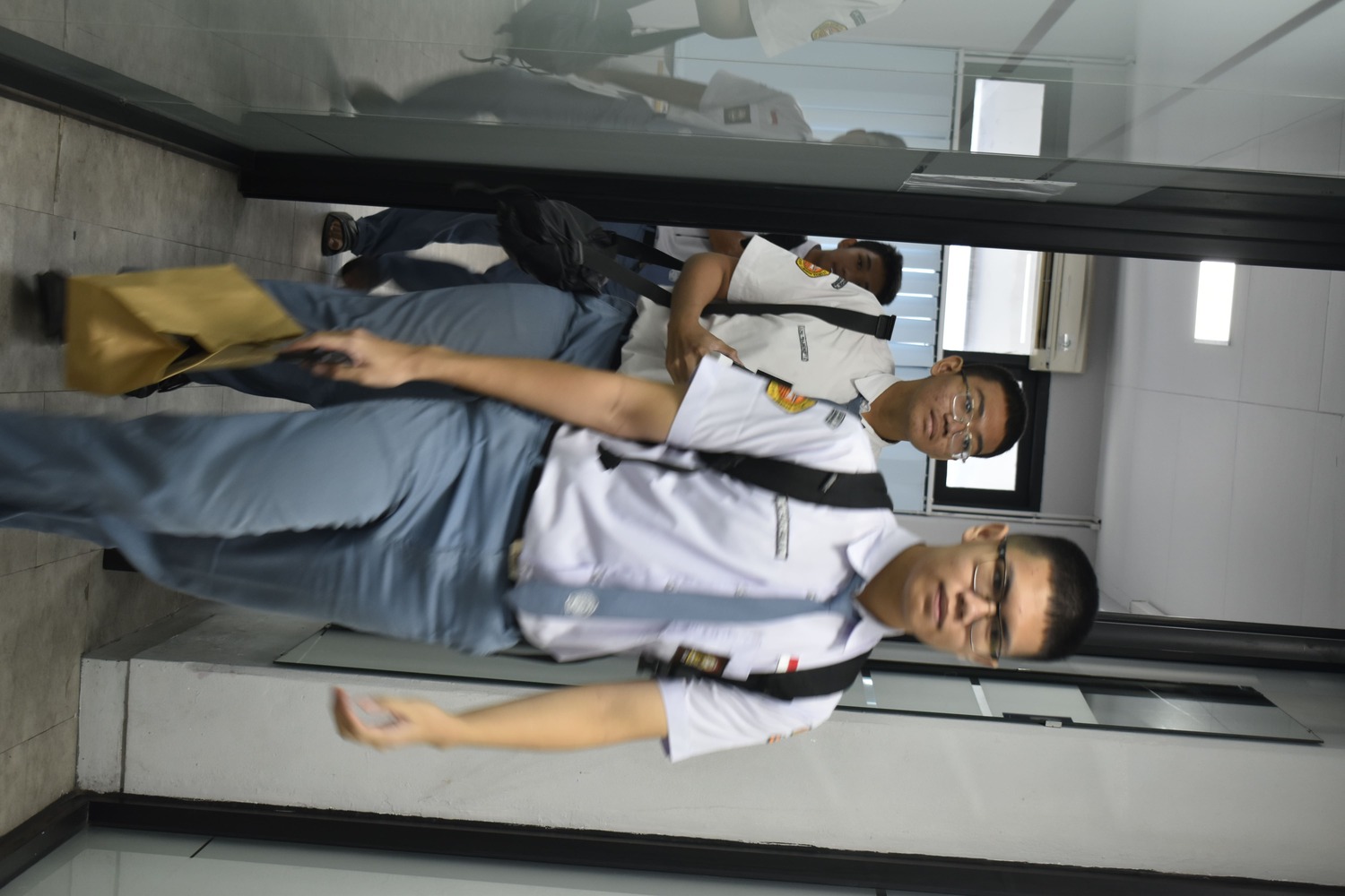 Masuknya para Peserta Lomba Japan Quiz dan Shodou menuju Ruang Transit untuk nantinya akan dilakukan Pembukaan