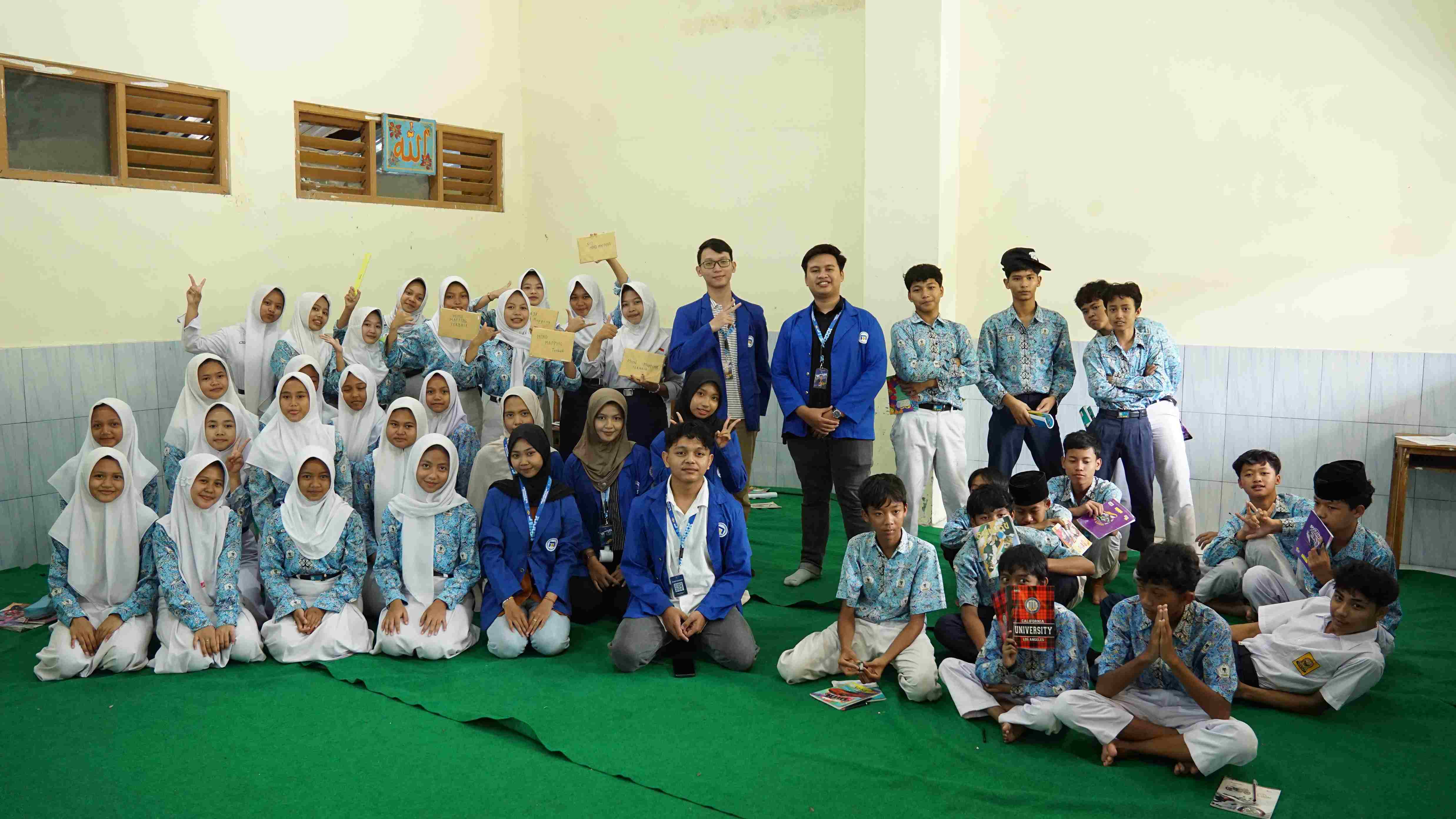 Penutupan dan Dokumentasi Bersama Siswa Siswi SMP Islam Sudirman Banyubiru