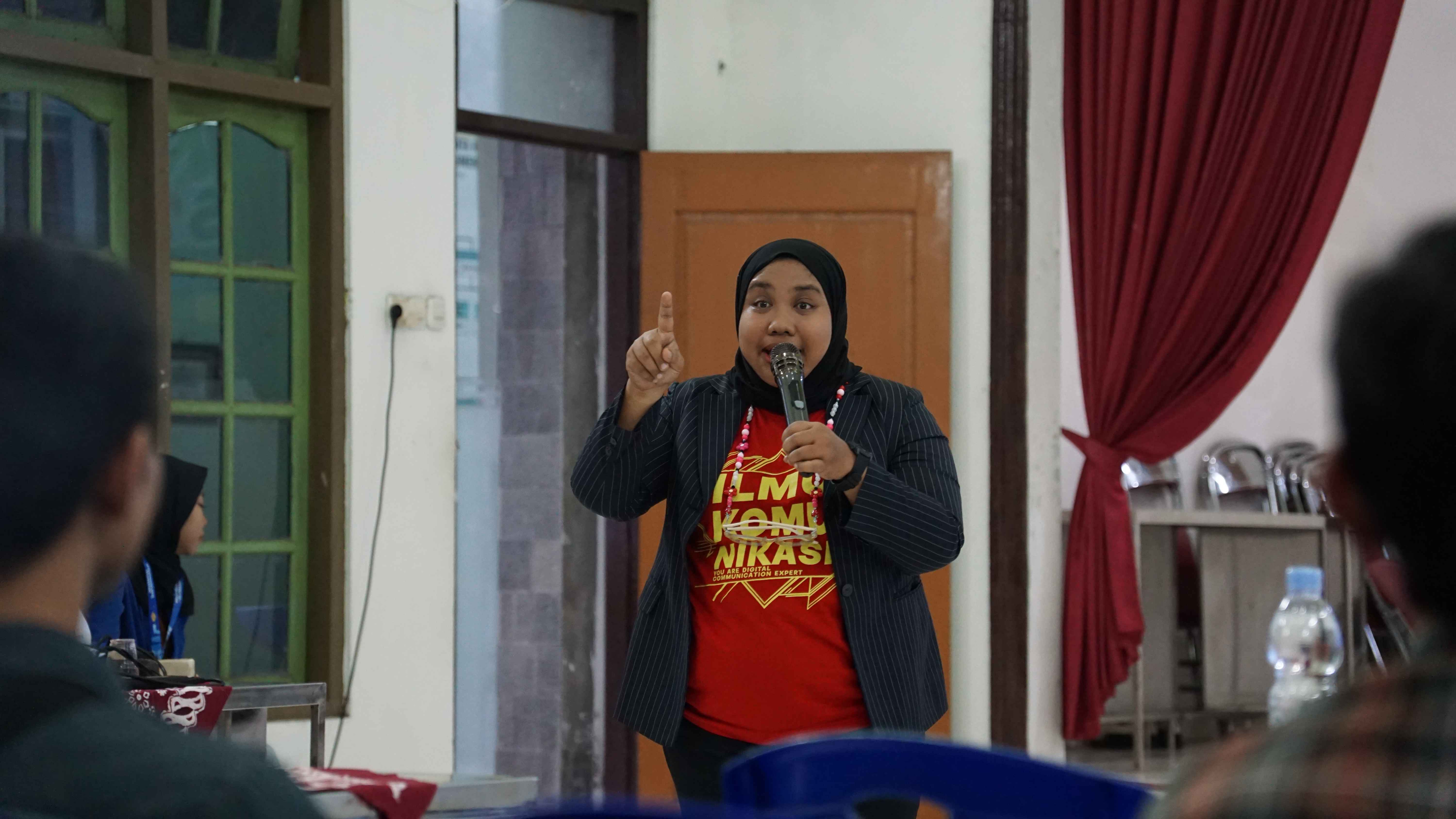 Penjelasan Pemateri Seminar
