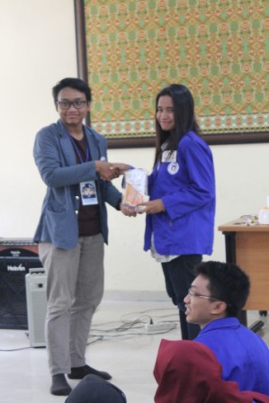Penghargaan peserta Terbaik diberikan kepada E. Ansilla P.