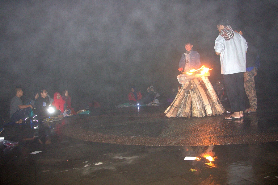 Acara api unggun dan pementasan para peserta gashuku