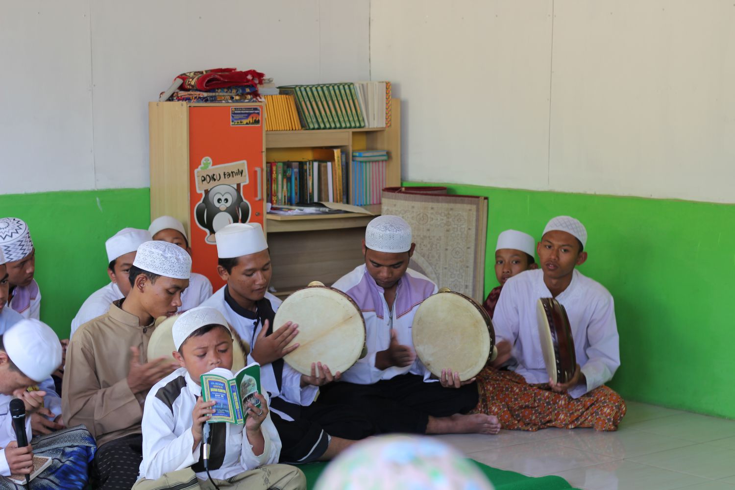 Hiburan yang diisi dengan Rabbana dari anak-anak Panti Asuhan Tarbiyyatul Khasanah
