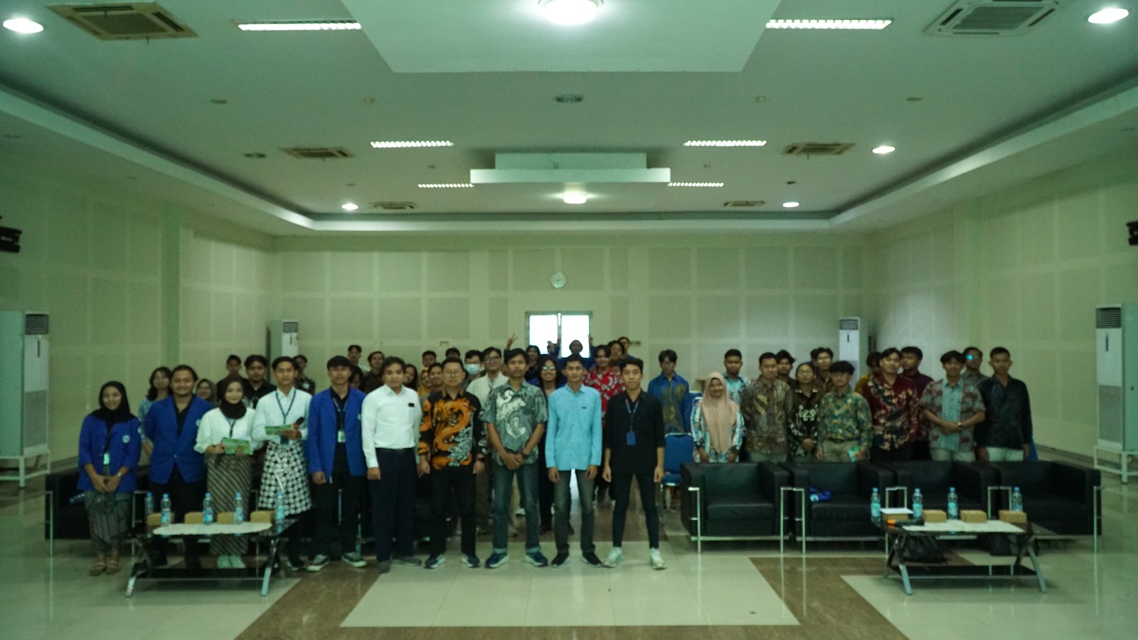 Dokumentasi Pemateri dan Peserta