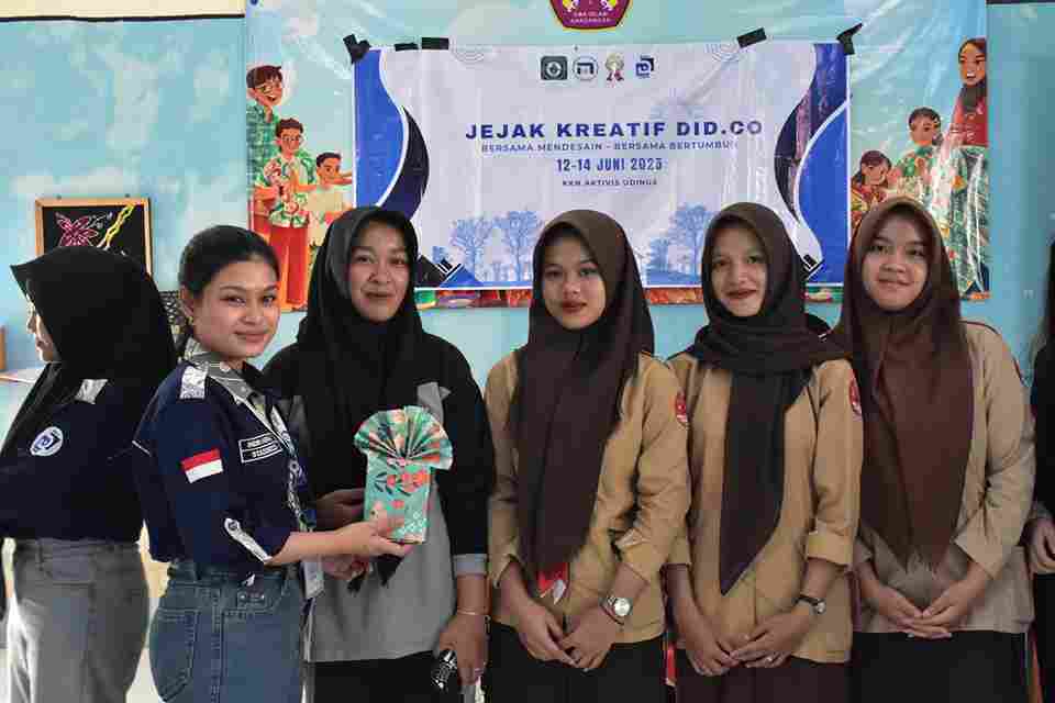 Penyerahan Hadiah kepada Pemenang 